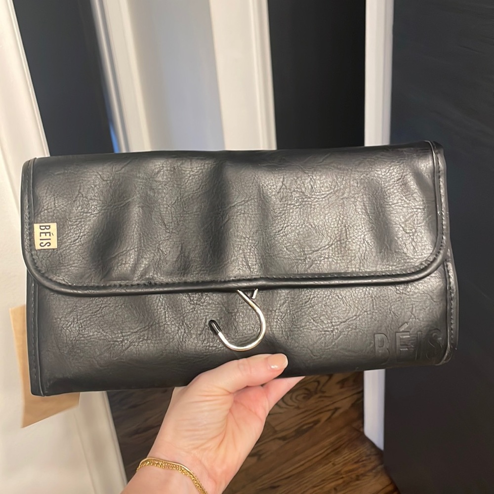 Beis NWT The Hanging Jewelry Case